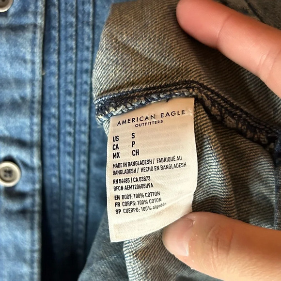 American Eagle Trim Denim Button Down Shirt Small NWT - Picture 5 of 7